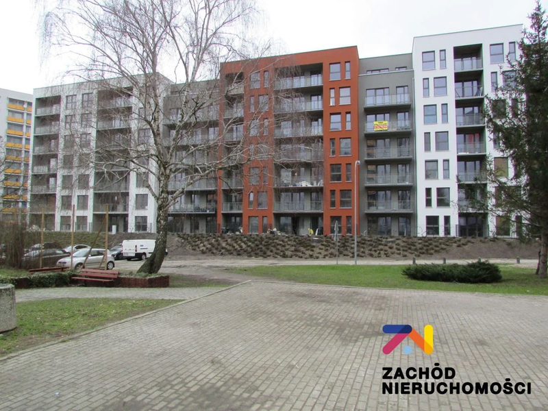 Do wynajęcia miejsce postojowe w hali garażowej nowoczesnego budynku przy ul. Lisiej 12- 14. Wjazd do hali bramą automatyczną zamykaną na pilota. - 156400227-1l.jpg