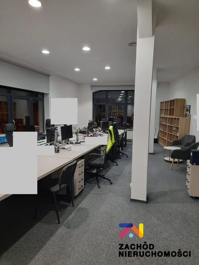 Przedstawiamy Państwu do wynajęcia ofertę lokalu znajdującego się w bezpośrednim sąsiedztwie centrum miasta o pow. 65,00 m.kw. z bardzo dobrym dojazdem w pięknym utrzymanym w stylu loftowym budynku. - 3