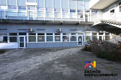 Oferujemy na sprzedaż lokal usługowy o powierzchni 136m2 zlokalizowany przy Alei Woj. Polskiego w kompleksie lokali w słynnym zielonogórskim MROWISKU.