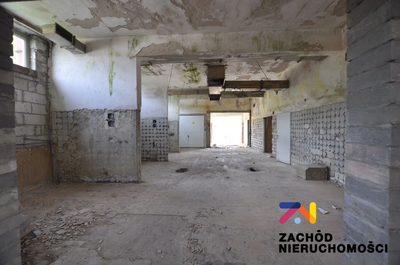 Do wynajęcia hala magazynowa o powierzchni ok. 600m2 położona w Gminie Nowogród Bobrzański. Hala posiada rampę oraz 2 wejścia przez bramę 2,70m szerokość x 2,60m wysokość. oraz 1,4m szerokość x 2,5m… - 3