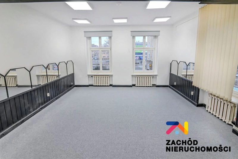 Mamy przyjemność zaprezentować Państwu lokal użytkowy w samym centrum miasta przy ul.  Generała Władysława Sikorskiego 9. - 153850227-1l.jpg