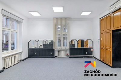Mamy przyjemność zaprezentować Państwu lokal użytkowy w samym centrum miasta przy ul.  Generała Władysława Sikorskiego 9. - 5