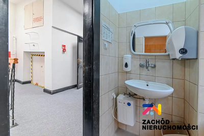 Mamy przyjemność zaprezentować Państwu lokal użytkowy w samym centrum miasta przy ul.  Generała Władysława Sikorskiego 9. - 2