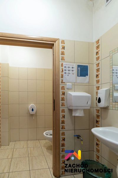 OFERUJEMY PAŃSTWU DO WYNAJĘCIA OBIEKT HANDLOWO-BIUROWO-USŁUGOWY Z WINDĄ USYTUOWANY W CENTRUM MIASTA. - 2
