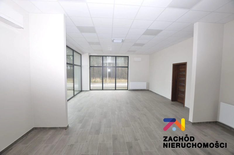 Do wynajęcia obiekt biurowy do wynajęcia o powierzchni 335 m2 usytuowane na 2 poziomach po 167,5 m2 na każdej kondygnacji. Obiekt murowany przylegający do hali magazynowej. - 160840227-1l.jpg