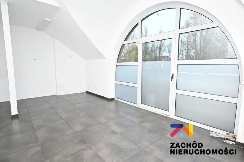 Do wynajęcia atrakcyjny lokal użytkowy położony na pierwszym piętrze przy ul. Wrocławskiej - jednej z głównych ulic Zielonej Góry. - 163880227-1l.jpg