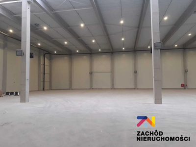 Do wynajęcia część budynku- hala magazynowa o powierzchni 2767 m2 plus możliwa część biurowa o łącznej powierzchni 335 m2 (po 167,5 m2 na dwóch kondygnacjach parter i piętro). Obiekt murowany przyleg…