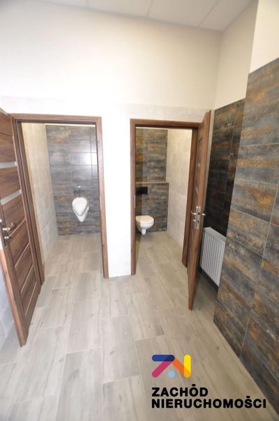 Do wynajęcia część budynku- hala magazynowa o powierzchni 2767 m2 plus możliwa część biurowa o łącznej powierzchni 335 m2 (po 167,5 m2 na dwóch kondygnacjach parter i piętro). Obiekt murowany przyleg… - 5