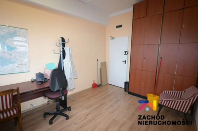 Do wynajęcia pomieszczenie biurowe składające się z dwóch pokoi o łącznej powierzchni 24m2. Każdy pokój po 12m2. - 4