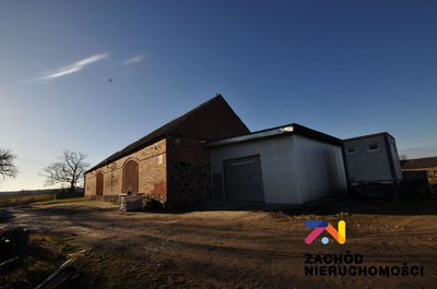Do wynajęcia hala magazynowa o łącznej powierzchni 390 m2 usytuowana na działce o powierzchni 700 m2, zlokalizowana w miejscowości Brzeźnica w okolicach Żagania.