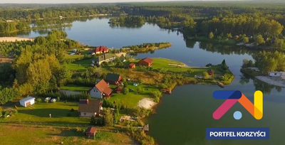 Oferujemy Państwu działkę o powierzchni 8617m2, w miejscowości położonej niedaleko Nowogrodu Bobrzańskiego Dobroszów Mały.