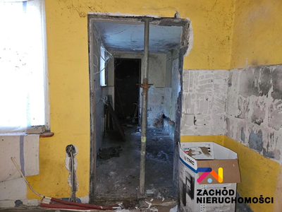 Przedstawiamy Państwu ofertę sprzedaży nieruchomości gruntowej, na której posadowiony jest budynek mieszkalny oraz gospodarczy (warsztat i garaż). Wszystkie budynki wymagają remontu kapitalnego bądź… - 4