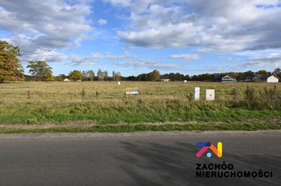 Na sprzedaż działki budowlane o powierzchniach od 900 m2 do ok. 1300 m2 usytuowane na nowo budującym się osiedlu domków jednorodzinnych przy ul. Słonecznej w Zakęciu- Gmina Otyń.