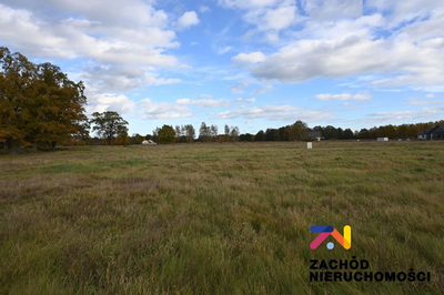 Na sprzedaż działki budowlane o powierzchniach od 900 m2 do ok. 1300 m2 usytuowane na nowo budującym się osiedlu domków jednorodzinnych przy ul. Słonecznej w Zakęciu- Gmina Otyń. - 2