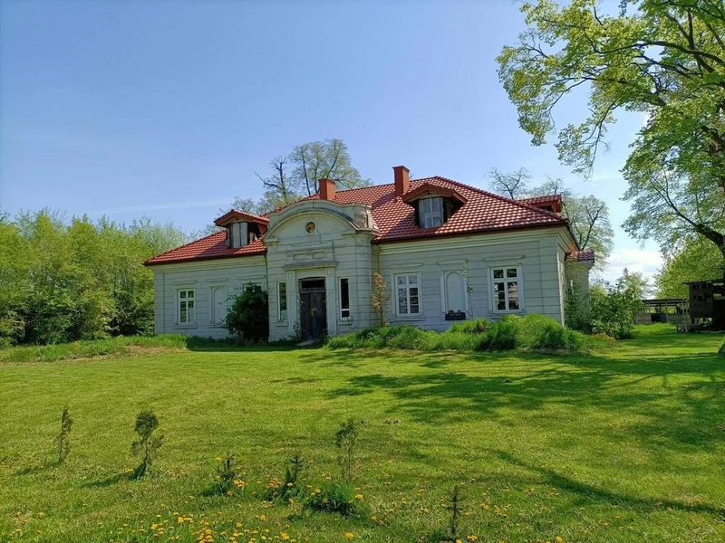 Zabytkowy dworek z przełomu XIX i XX w. w Świdniku - 93773301.jpg