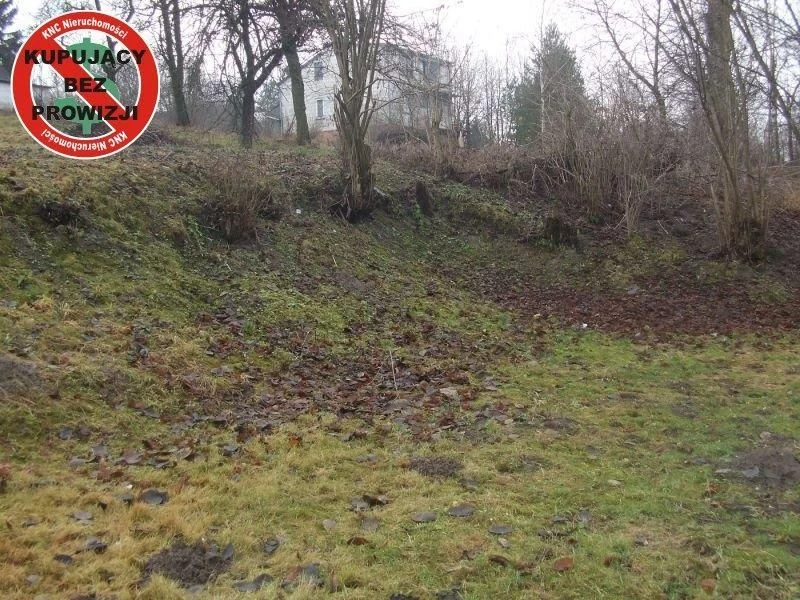 Do sprzedania działka o powierzchni 12a z domkiem do zamieszkania. Działka znajduje się w centrum miejscowości Krzczonów. Na posesji wzniesiony jest dom.Może on być dalej rozbudowywany lub rozebrany… - 93777039.jpg