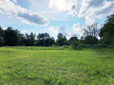 Dom na dużej działce graniczący z rz. Ciemięgą. - 2