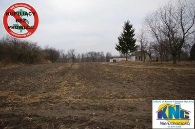 Działka budowlana w miejscowości Moszna, położona przy drodze asfaltowej. Działka o regularnych wymiarach, do wydzielenia z większej. Działka jest częściowo uzbrojona (konieczność budowy szamba). W p… - 2
