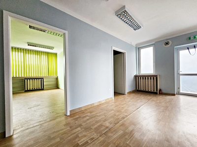 Budynek z lok. biurowo-usługowymi na 22ar działce - 3