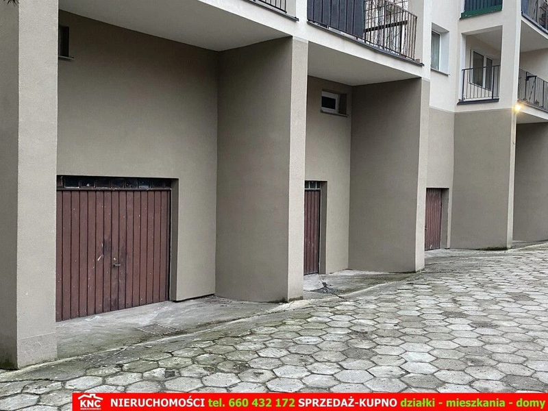 Garaż w budynku ul. Kalinowszczyzna. - 103431224.jpg