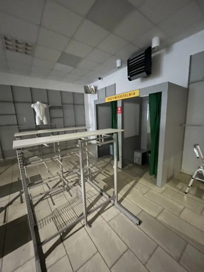 Lokal handlowy 180 m kw.  w centrum Dęblina. - 2