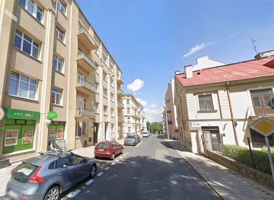 Ścisłe centrum, tuż przy Placu Litewskim.