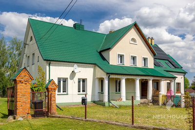 Dom nad rzeką koło Ełku, w stylu dworkowym