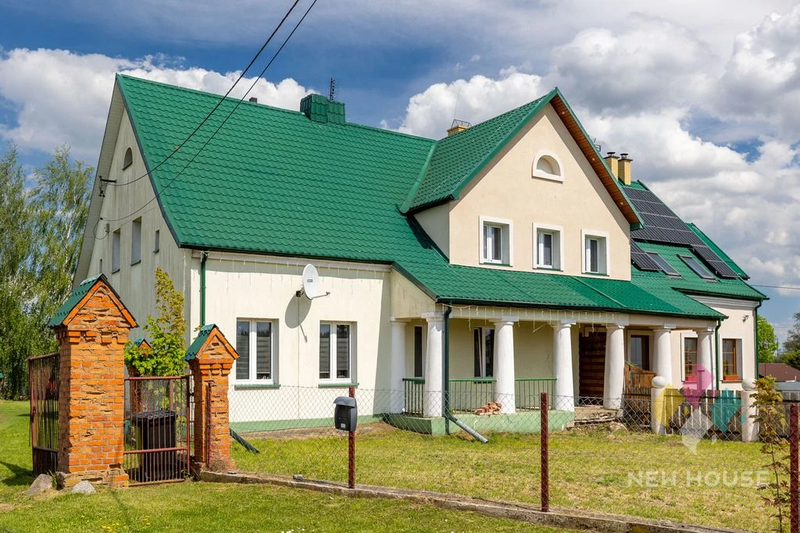 Dom nad rzeką koło Ełku, w stylu dworkowym - 112683390.jpg