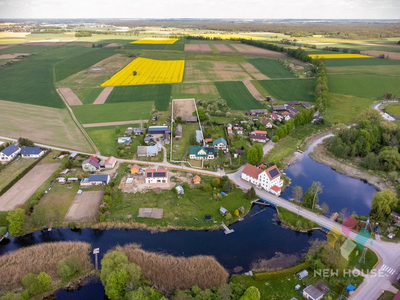 Dom nad rzeką koło Ełku, w stylu dworkowym - 2