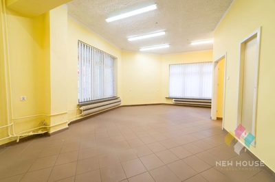 Mrągowo, przestronny lokal, pow.168m2 niski parter - 4