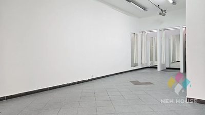 30 m2, pod działalność handlową, usług. - 2