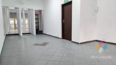 30 m2, pod działalność handlową, usług. - 4
