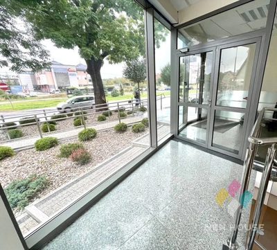 Lokal użytkowy w centrum Jarot - 4