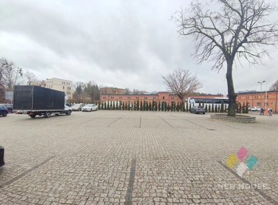 Lokale biurowe i usługowe, parking - Koszary Park - 2
