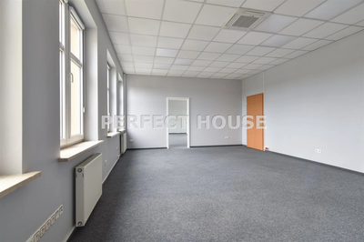 DZIAŁKA 8190 MKW Z BUDYNKAMI BIUROWO-MAGAZYNOWYMI - 4