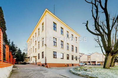 Budynek biurowy na dużej działce w ścisłym centrum - 2
