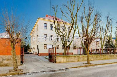 Budynek biurowy na dużej działce w ścisłym centrum - 5
