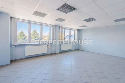 Budynek biurowy na dużej działce w centrum miasta - 4