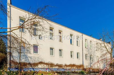 Kompleks biurowy z garażami na dużej działce - 3