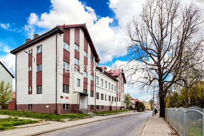 Biura z magazynem i parkingiem przy Rynku - 2