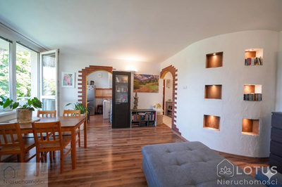 Funkcjonalne 2pokoje+duży balkon–spokojna okolica!