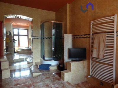CIEKAWY APARTAMENT. 2 X PARKING. ZAMYKANE PODWÓRKO - 4