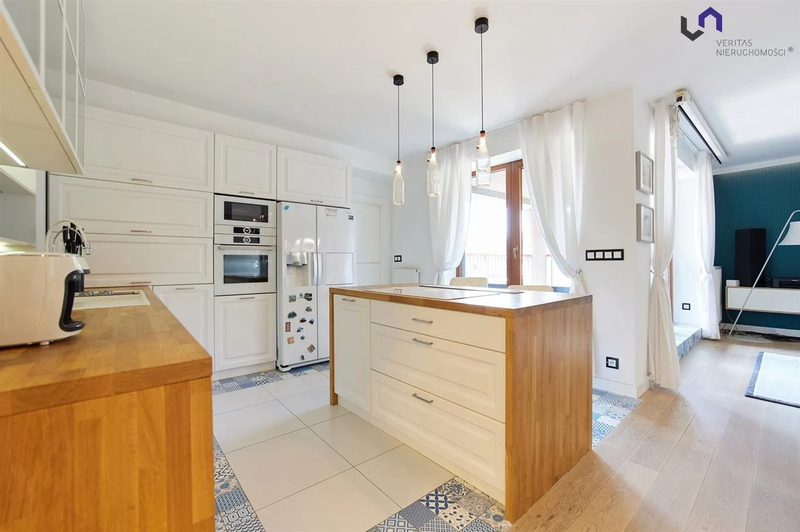 Przestronny i elegancki apartament o powierzchni 120m 2 , zlokalizowany na 3 piętrze prestiżowego kompleksu przy Galerii Sfera w Bielsku-Białej. To wyjątkowa propozycja dla osób ceniących komfort, fu… - dd_746e3084_ms_VTS-MS-7316_1.jpg