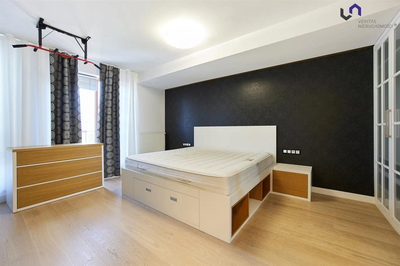 Przestronny i elegancki apartament o powierzchni 120m 2 , zlokalizowany na 3 piętrze prestiżowego kompleksu przy Galerii Sfera w Bielsku-Białej. To wyjątkowa propozycja dla osób ceniących komfort, fu… - 2