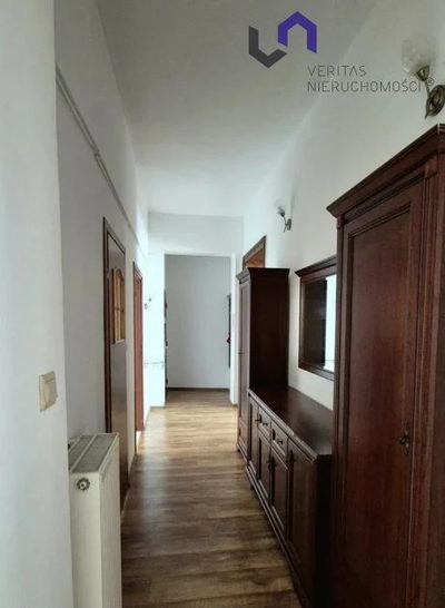 Przedstawiam wyjątkowo przestronne mieszkanie o powierzchni 87 m², zlokalizowane w jednej z najbardziej prestiżowych części Gliwic - przy Alei Przyjaźni, tuż przy ulicy Zwycięstwa. Nieruchomość znajd… - 2