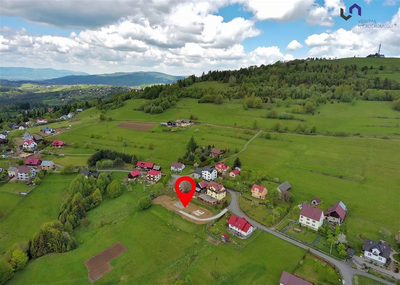 Na sprzedaż wyjątkowy dom z bala świerkowego położony w malowniczym  Koniakowie, u podnóża góry Ochodzita.  Nieruchomość znajduje się w spokojnym otoczeniu lasu, w bezpośrednim sąsiedztwie tras piesz… - 4