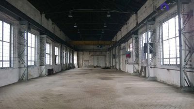 Budynek hali w konstrukcji mieszanej-stalowej wypełnionej murowaną cegłą,wymiary budynku głównego: