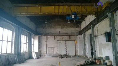 Budynek hali w konstrukcji mieszanej-stalowej wypełnionej murowaną cegłą,wymiary budynku głównego: - 3