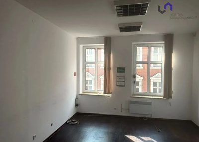 Przedstawiam ofertę -  lokal biurowy o pow. 110 m2 położony w ścisłym centrum Katowic przy ul. Staromiejskiej.