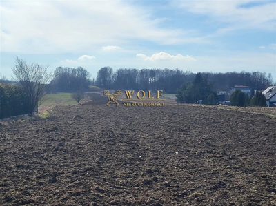 Na sprzedaż działka w Tarnowskich Górach Bobrownikach o całkowitej powierzchni 8792m2 w skład której wchodzą: - 3